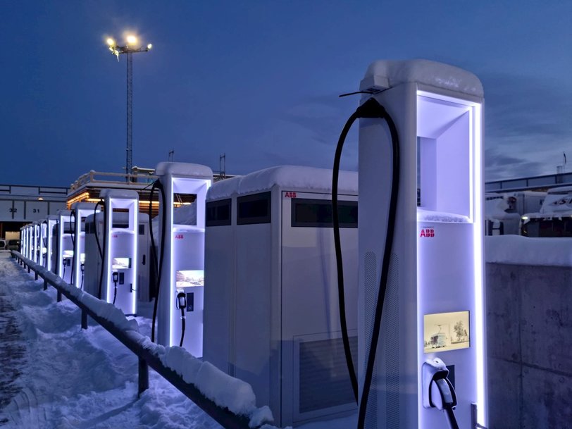 ABB E-mobility leverer ladeinfrastruktur for elektriske lastebiler til ASKOs hovedlager i Vestby